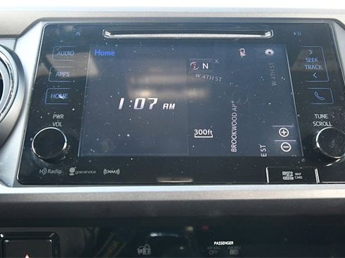 Used 2017 Toyota Tacoma TRD Sport image 18