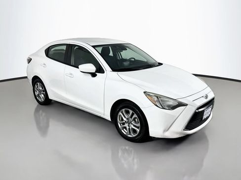 Used 2017 Toyota Yaris iA FWD image 7
