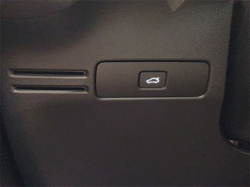 New 2024 Volvo XC40 Recharge Plus w/ Protection Package Premier image 21