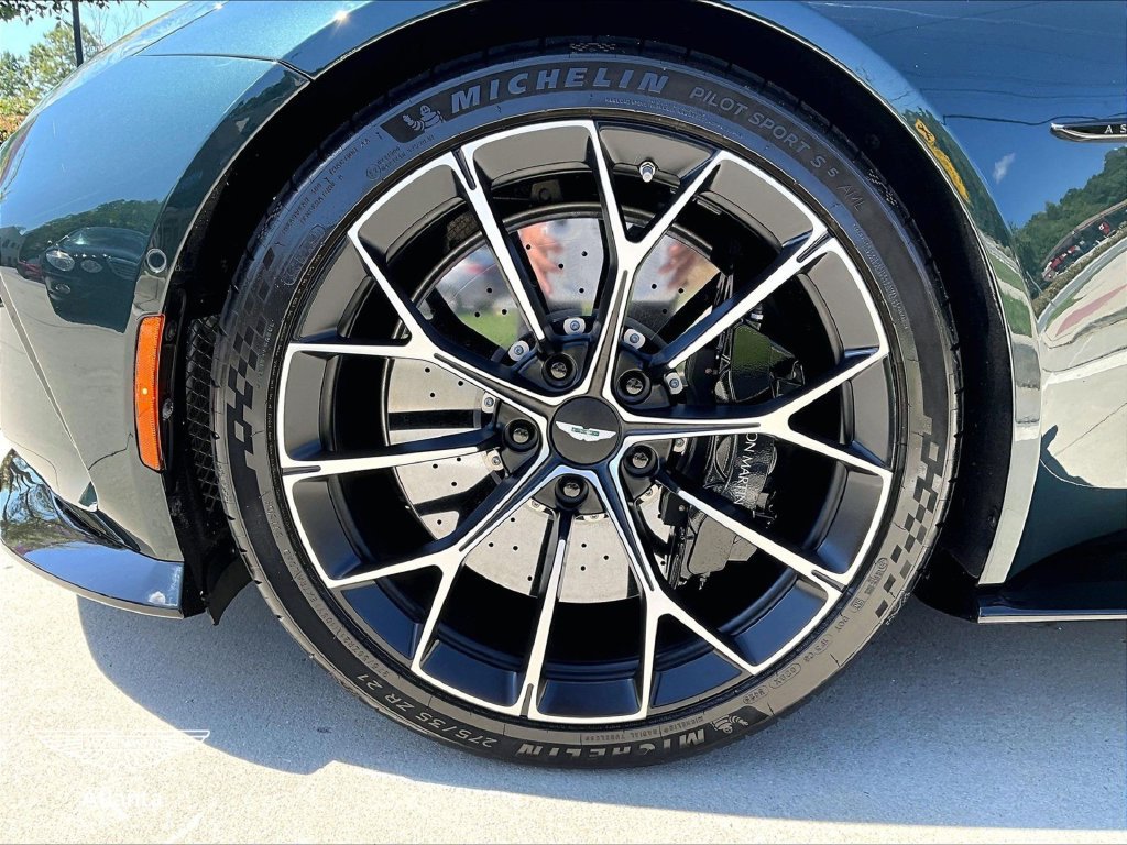 Used 2026 Aston Martin V8 Vantage S RWD image 9