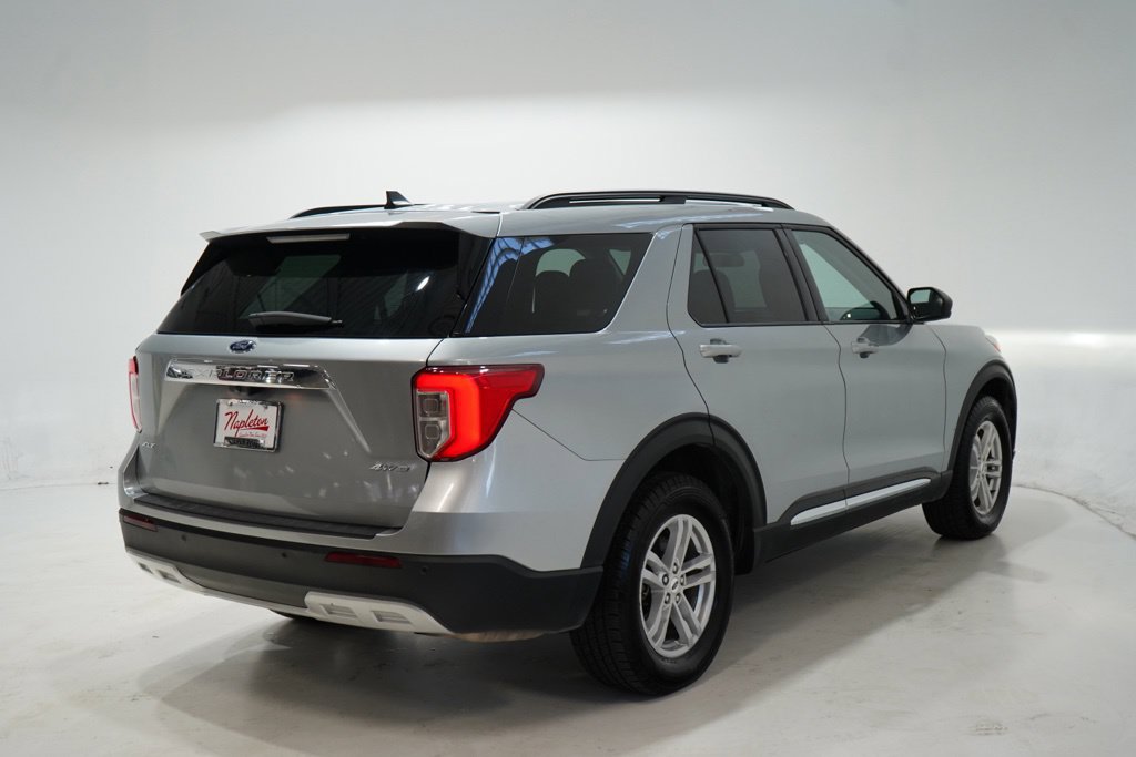 Used 2024 Ford Explorer XLT w/ Equipment Group 202A AWD/4WD image 7