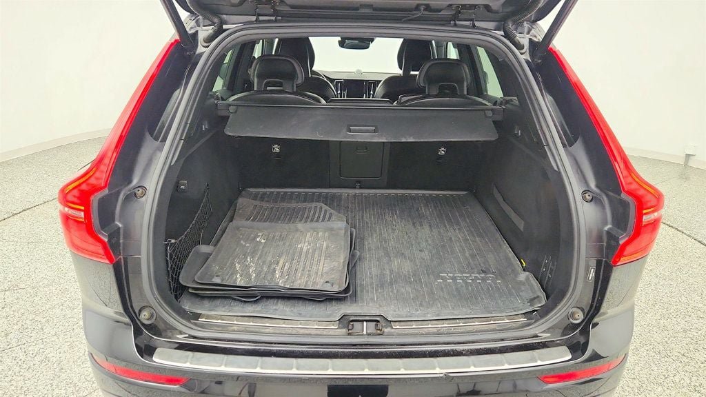 Used 2018 Volvo XC60 T6 R-Design w/ Convenience Package AWD/4WD image 22
