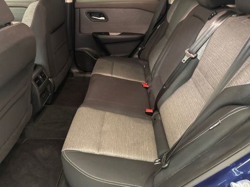 Used 2022 Nissan Rogue SV image 16