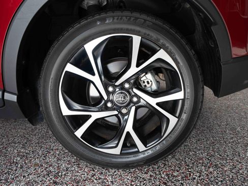 Used 2019 Toyota C-HR Limited FWD image 29