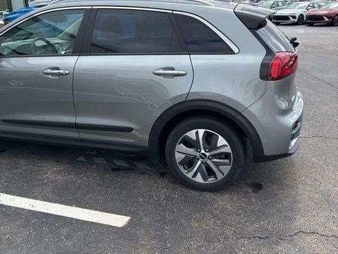 Used 2022 Kia Niro EX Premium image 5