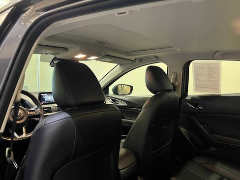 Used 2017 MAZDA MAZDA3 Touring w/ Popular Equipment Package image 12