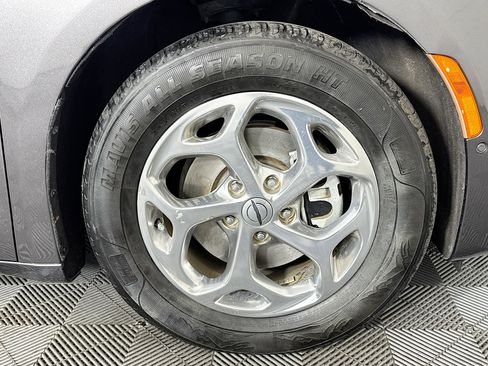 Used 2022 Chrysler Pacifica Limited image 31