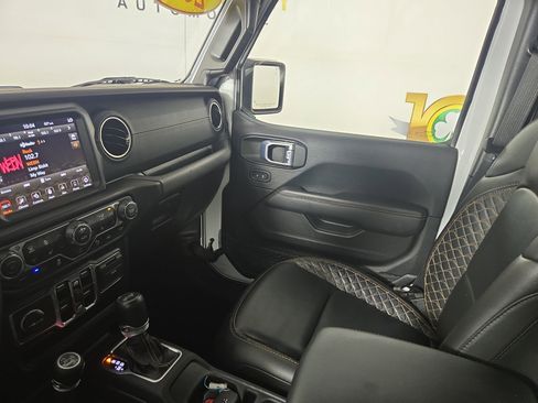 Used 2022 Jeep Wrangler Unlimited Sahara image 24