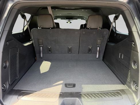 Used 2021 Chevrolet Suburban LT RWD image 40