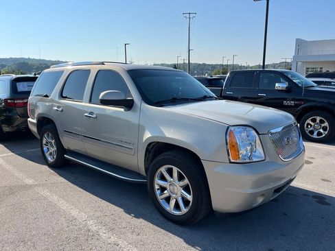 Used 2010 GMC Yukon Denali AWD/4WD image 5