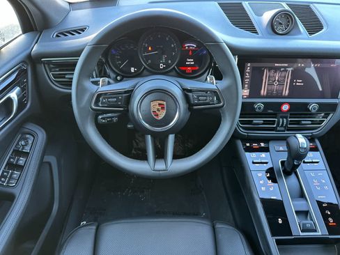 Certified 2025 Porsche Macan AWD/4WD image 15