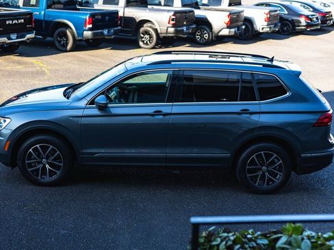 Used 2021 Volkswagen Tiguan SE w/ Panoramic Sunroof Package image 12