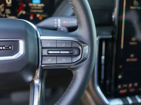 Used 2025 GMC Yukon Denali image 13