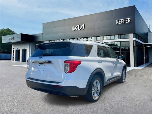 Used 2022 Ford Explorer XLT image 8