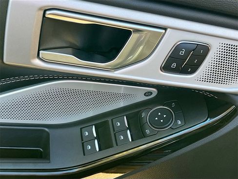 Used 2022 Ford Explorer ST w/ Equipment Group 401A image 18