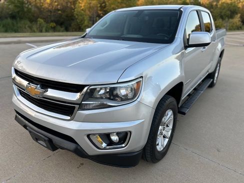 Used 2017 Chevrolet Colorado LT w/ LT Convenience Package image 2