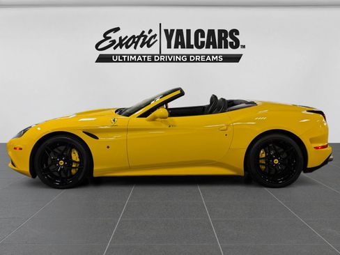 Used 2015 Ferrari California T RWD image 11