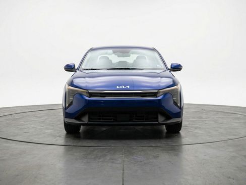 Used 2025 Kia K4 FWD image 2