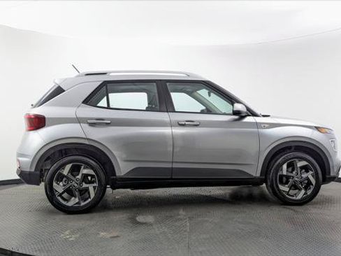 Used 2026 Hyundai Venue SEL FWD image 9