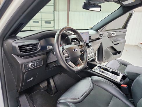 Used 2022 Ford Explorer ST image 18