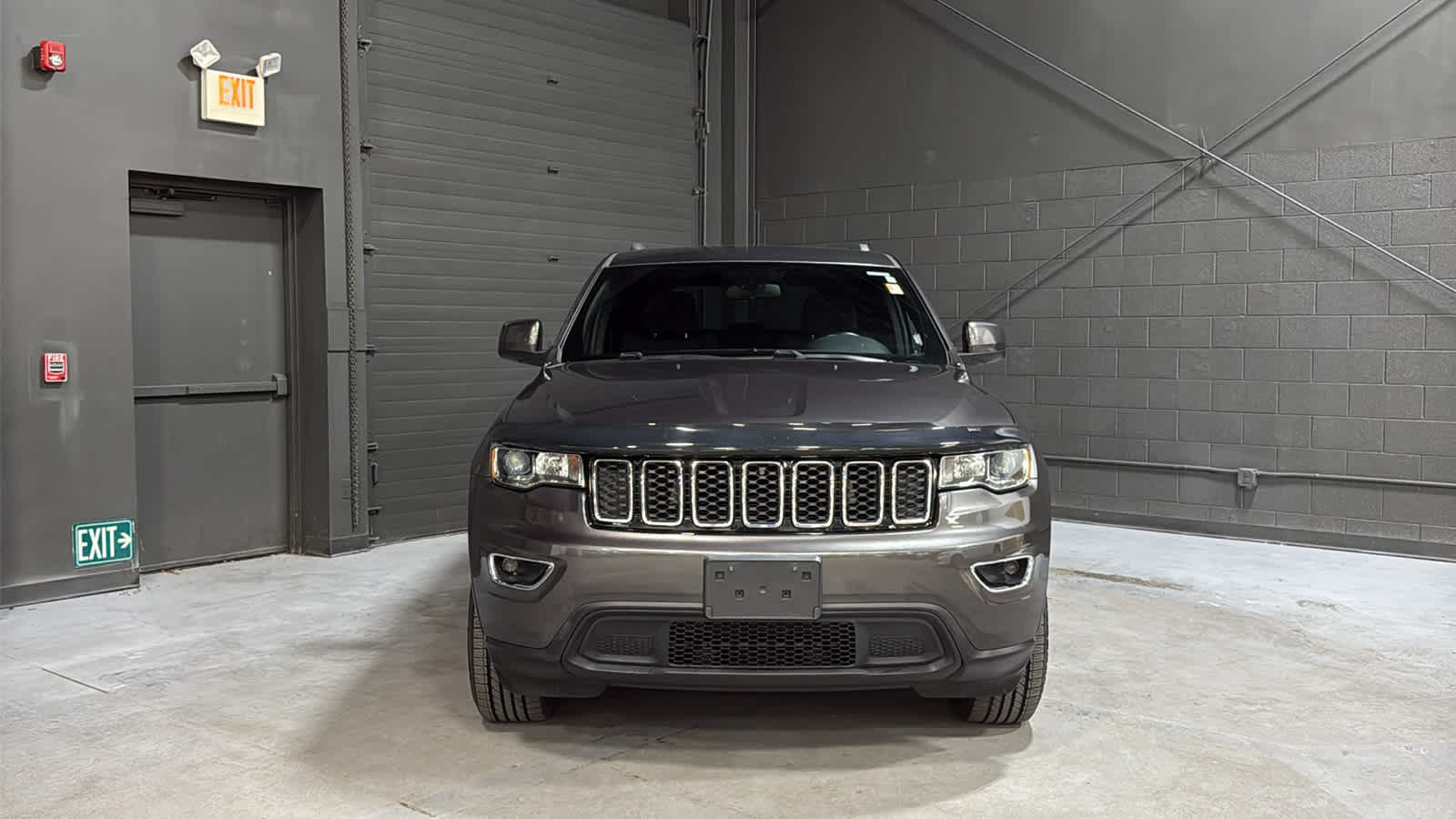 Used 2019 Jeep Grand Cherokee Laredo AWD/4WD image 2