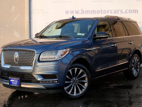 Used 2019 Lincoln Navigator Select image 2