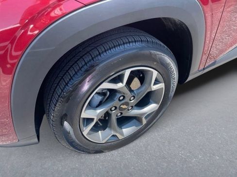 Used 2025 Chevrolet Trax LT w/ LT Convenience Package FWD image 9