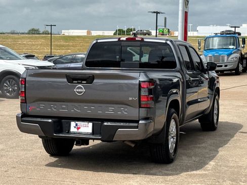 Used 2024 Nissan Frontier SV image 9