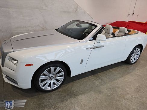 Used 2017 Rolls-Royce Dawn RWD image 54