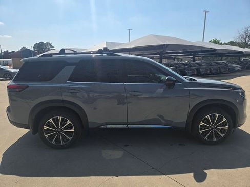 New 2026 Nissan Pathfinder Platinum FWD image 6