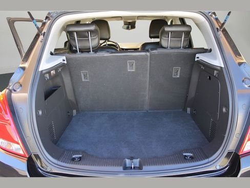 Used 2020 Chevrolet Trax LT w/ LT Convenience Package image 15