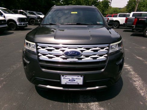 Used 2018 Ford Explorer XLT AWD/4WD image 3