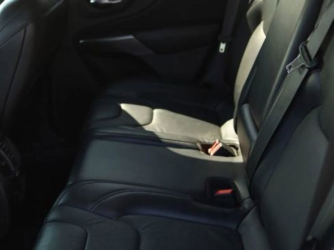 Used 2020 Jeep Cherokee Limited image 32