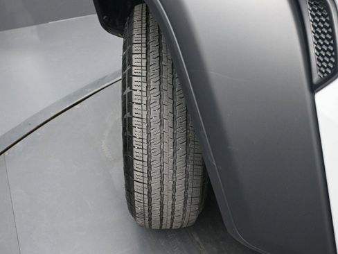 Used 2025 Jeep Wrangler Sport image 5