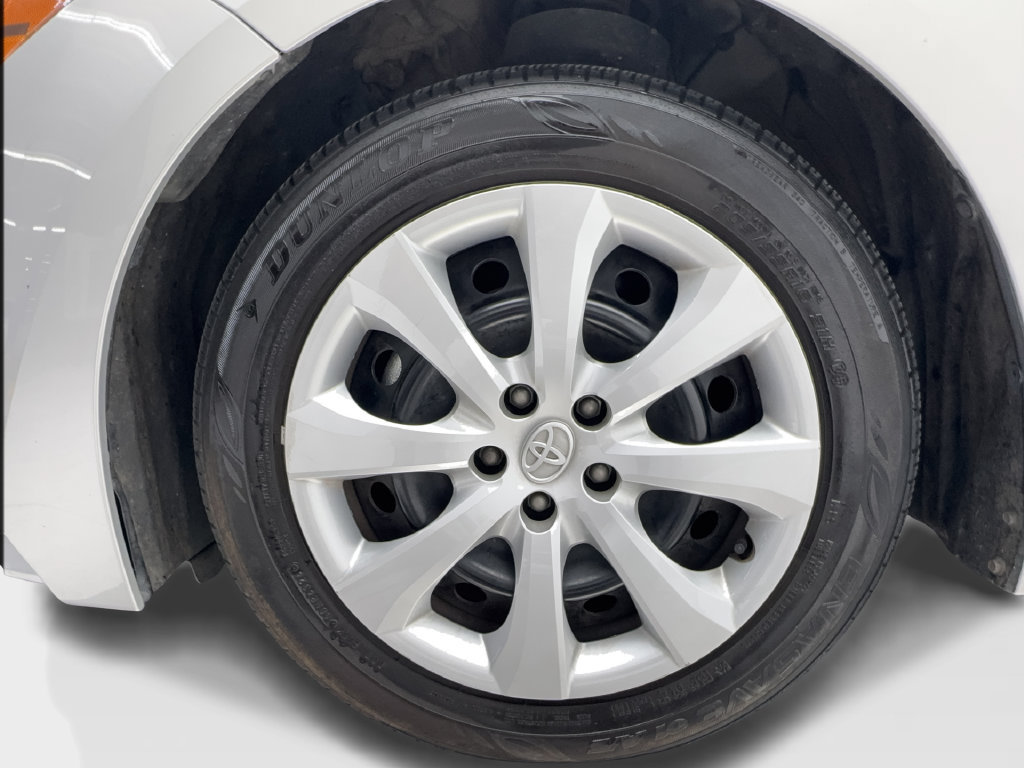 Used 2025 Toyota Corolla LE FWD image 15