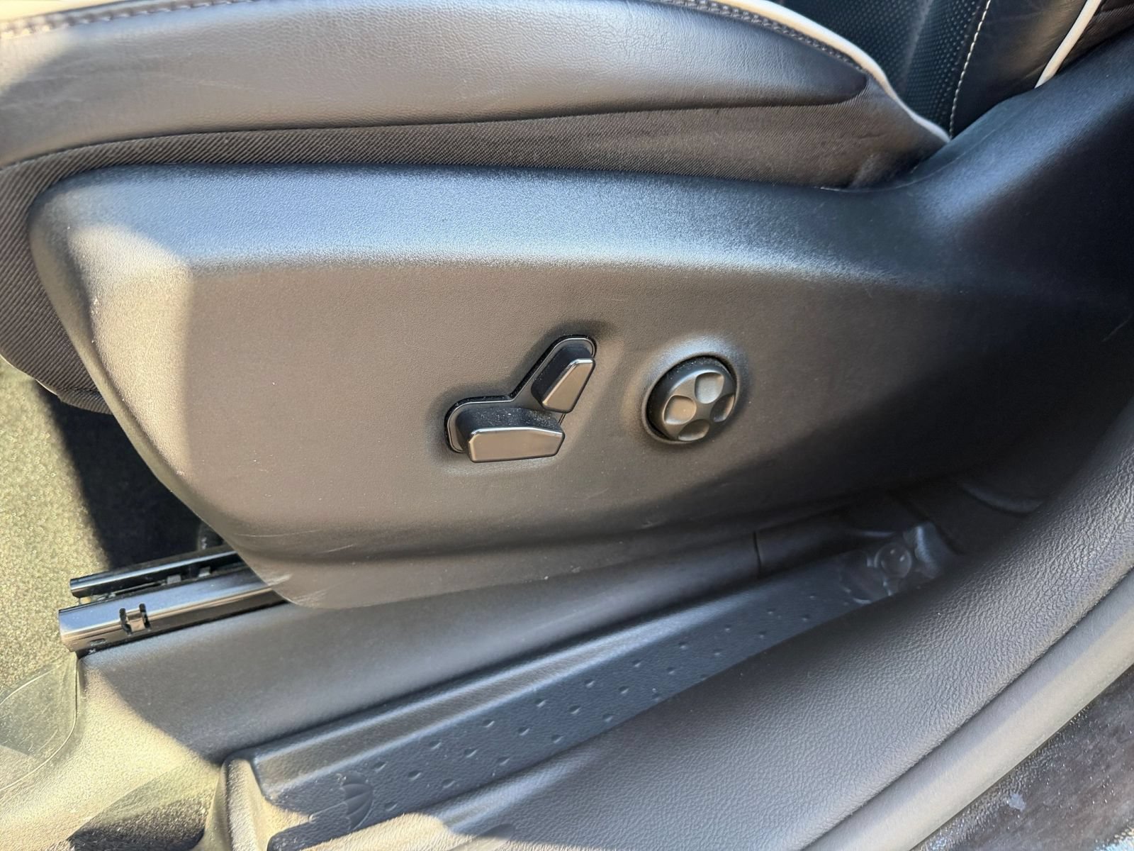 Used 2025 Chrysler Pacifica Limited FWD image 22