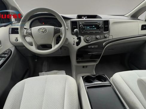 Used 2011 Toyota Sienna LE w/ Towing Pkg FWD image 14