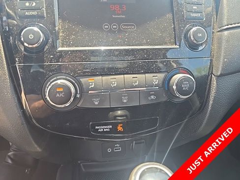 Used 2019 Nissan Rogue SV AWD/4WD image 11
