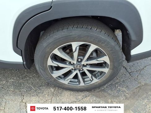 Used 2022 Toyota Corolla Cross XLE w/ Convenience Package AWD/4WD image 11