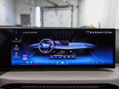 New 2025 BMW 330i xDrive Sedan w/ Premium Package image 19