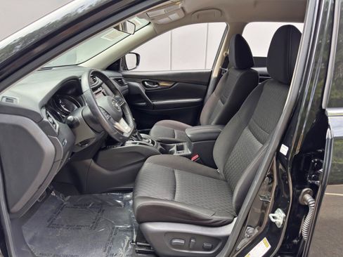 Used 2019 Nissan Rogue SV w/ Premium Package FWD image 15