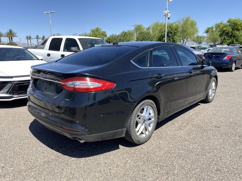 Used 2013 Ford Fusion SE FWD image 2