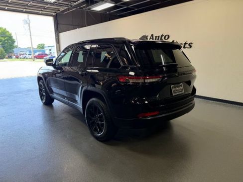Used 2024 Jeep Grand Cherokee Altitude AWD/4WD image 2