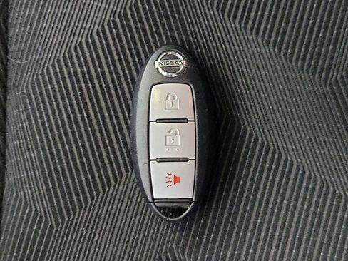 Used 2014 Nissan Rogue SV FWD image 32