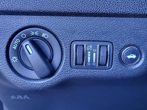 Used 2013 Dodge Charger SE w/ Connectivity Group image 19