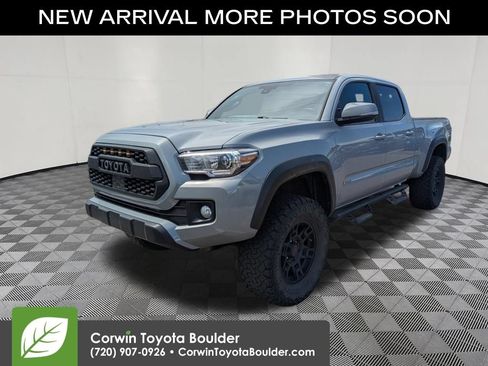 Used 2018 Toyota Tacoma TRD Off-Road w/ Technology Package AWD/4WD image 3