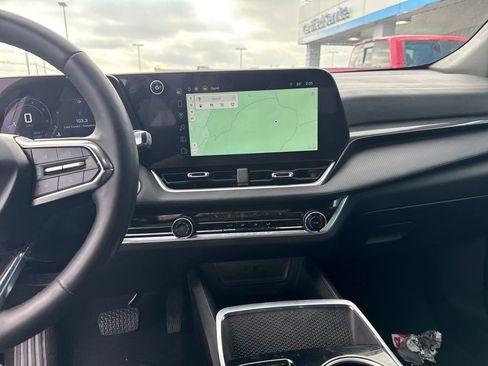 Used 2025 Chevrolet Equinox LT image 19