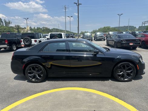 New 2023 Chrysler 300 Touring L w/ Popular Equipment Group image 6