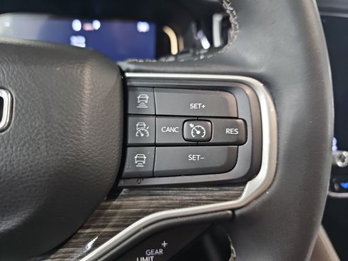 Used 2022 Jeep Wagoneer Series III w/ Premium Group I image 20