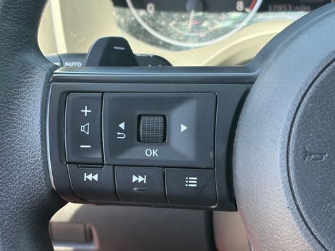 Used 2024 Nissan Rogue SV FWD image 12